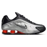 Shox R4 – Black / Metallic Silver